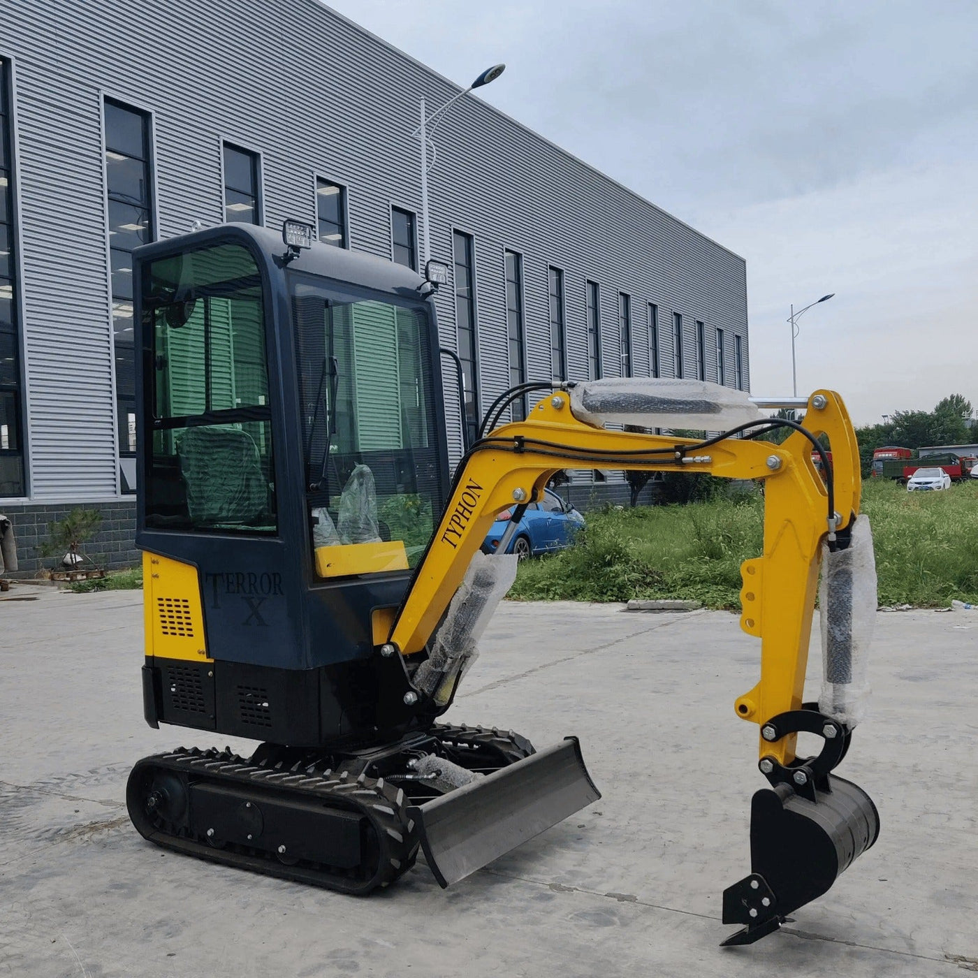 TYPHON Terror X Mini Excavator – 2,500lb Trench Digger w Cabin USA