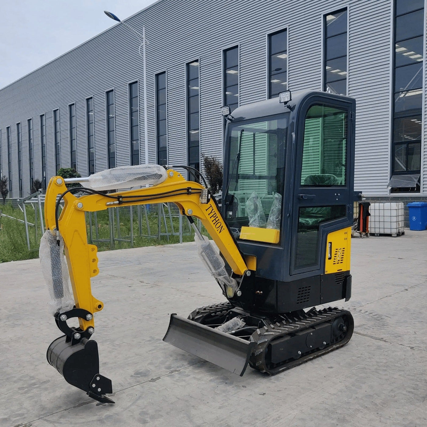 TYPHON Terror X Mini Excavator – 2,500lb Trench Digger w Cabin USA